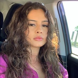 Meet your Posher, Kayla